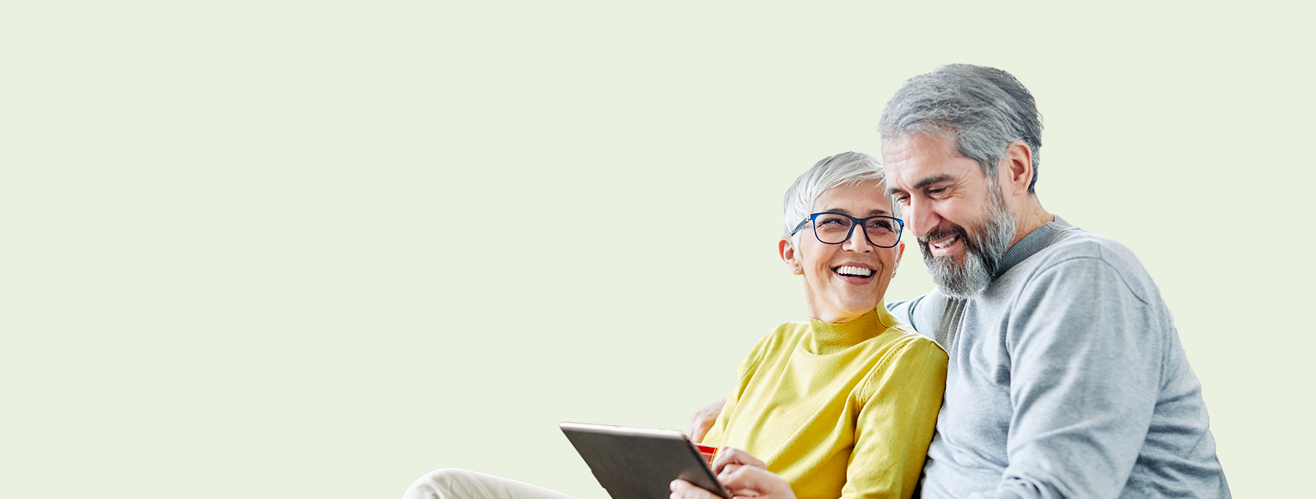 A couple searching online for a direct cremation funeral plan.